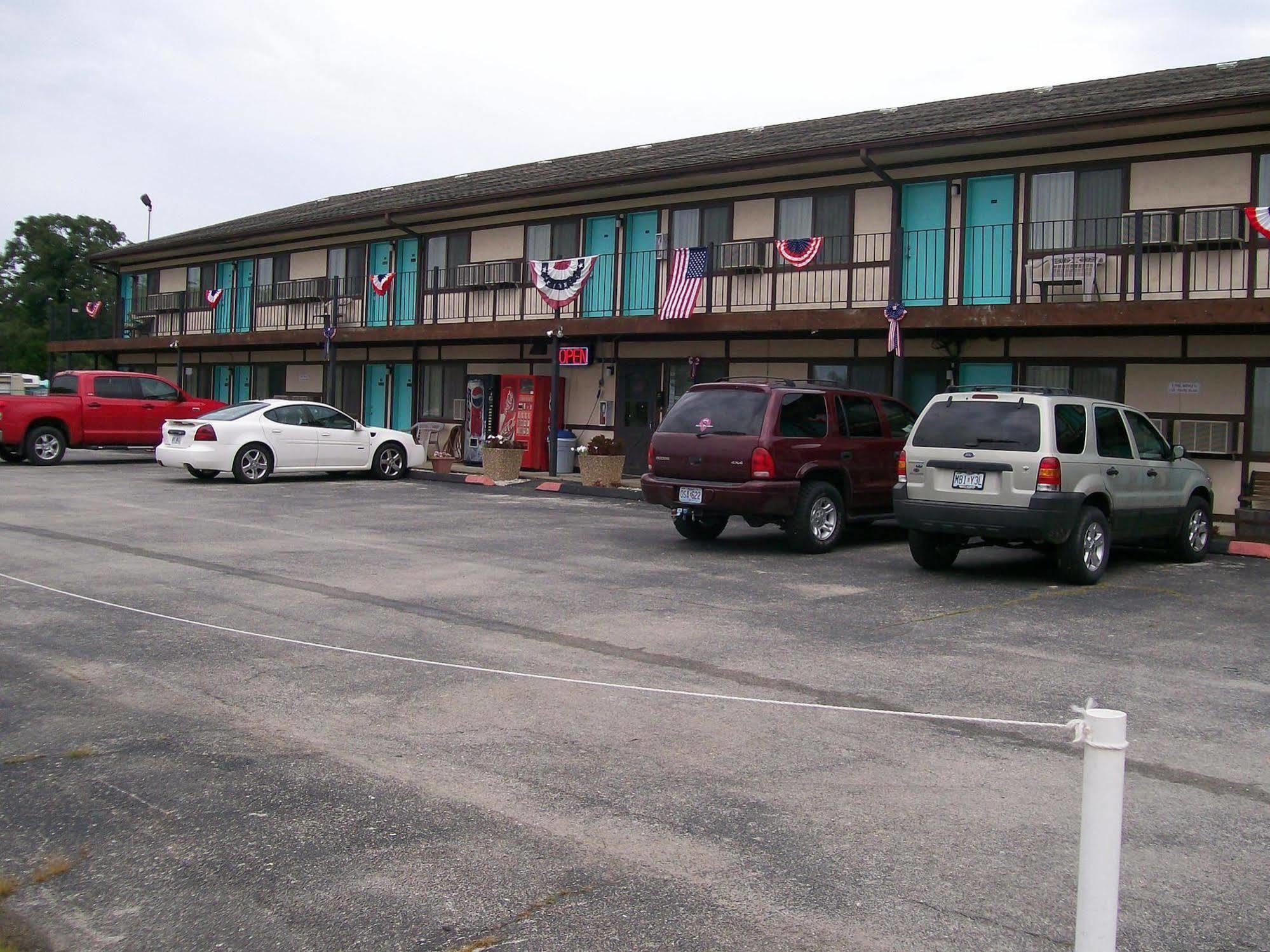 Osage Bluff Lodge Уорсо Экстерьер фото